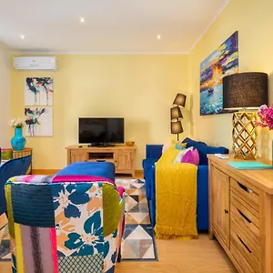 https://whome-premium-family-apartment-w-lift-ac-barbecue.hotels-lisbon-portugal.com
